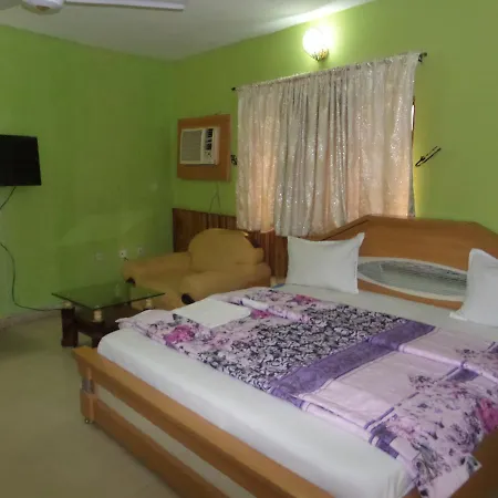 Canopy Hotel 2*